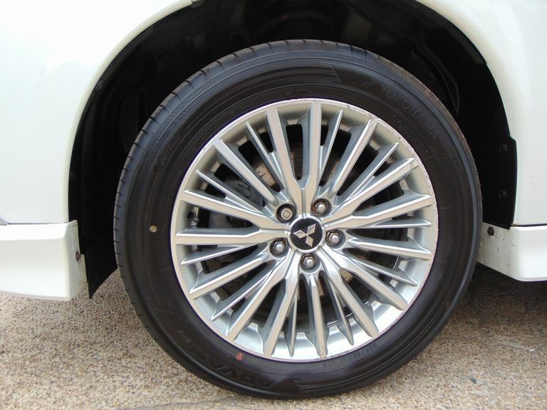 Mitsubishi Outlander Exceed White #60