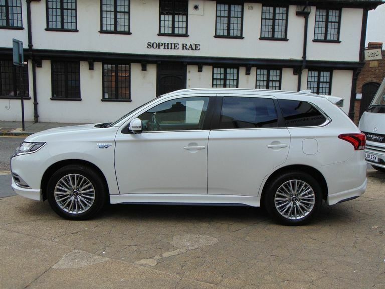 Mitsubishi Outlander Exceed White #8