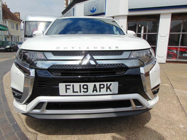 Mitsubishi Outlander Exceed White #56