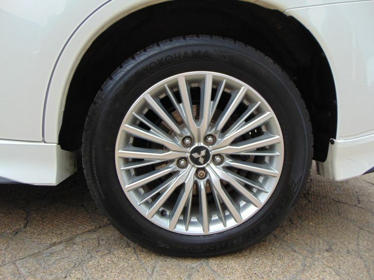 Mitsubishi Outlander Exceed White #59