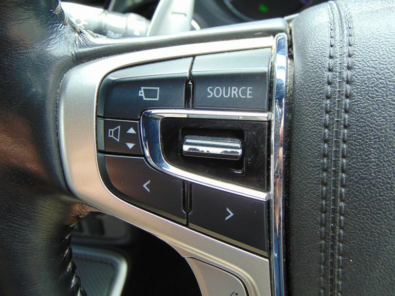 Mitsubishi Outlander Exceed White #31