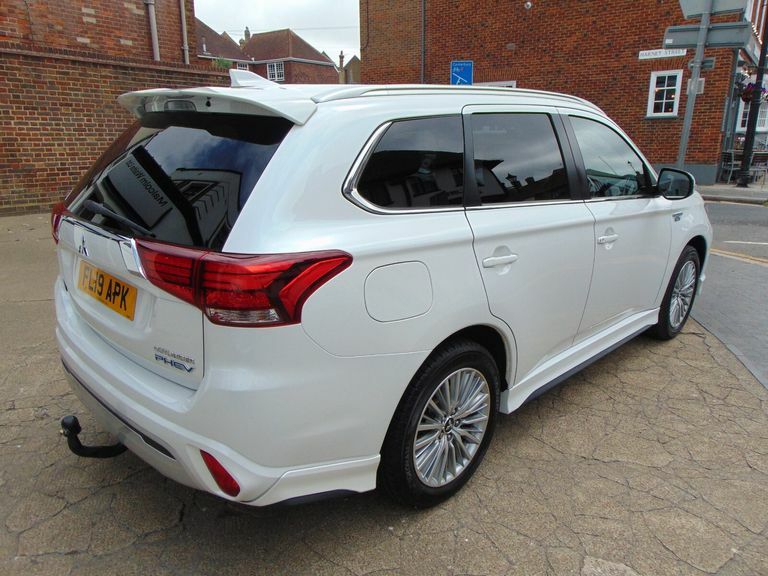 Mitsubishi Outlander Exceed White #11