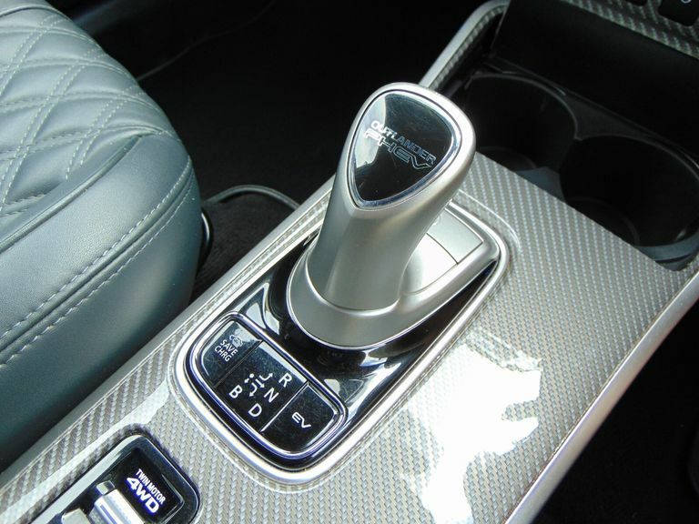 Mitsubishi Outlander Exceed White #17