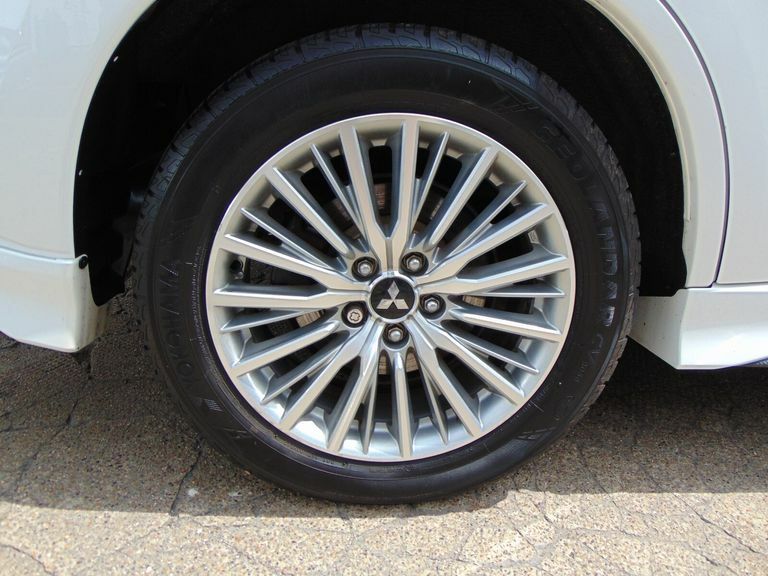 Mitsubishi Outlander Exceed White #58