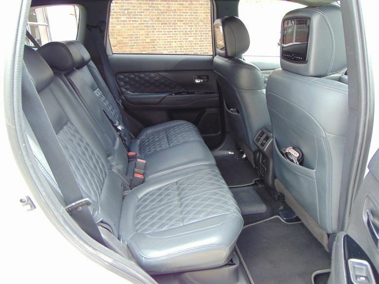 Mitsubishi Outlander Exceed White #46