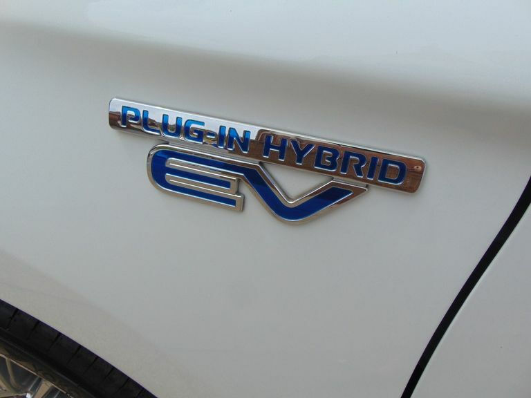 Mitsubishi Outlander Exceed White #55