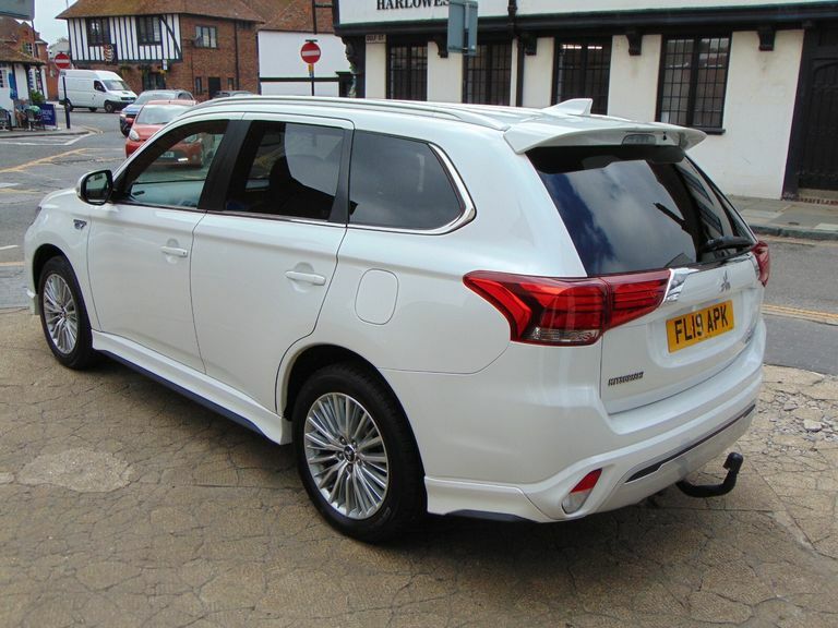 Mitsubishi Outlander Exceed White #9