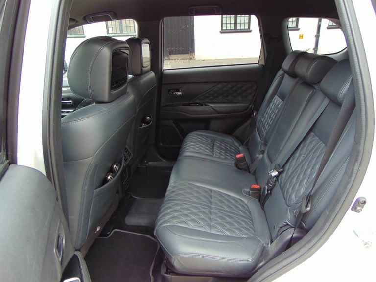 Mitsubishi Outlander Exceed White #53