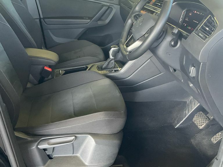 Volkswagen Tiguan 1.5 Tsi 150 Elegance Dsg Black #3