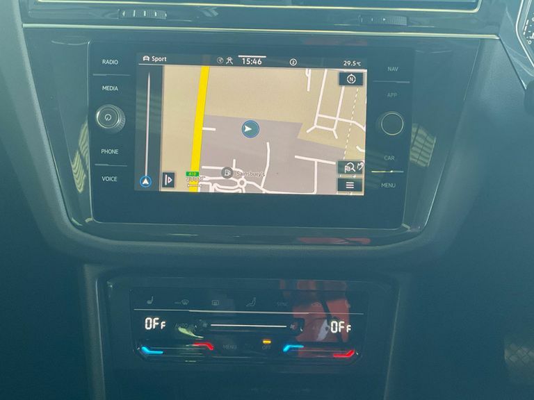 Volkswagen Tiguan 1.5 Tsi 150 Elegance Dsg Black #2
