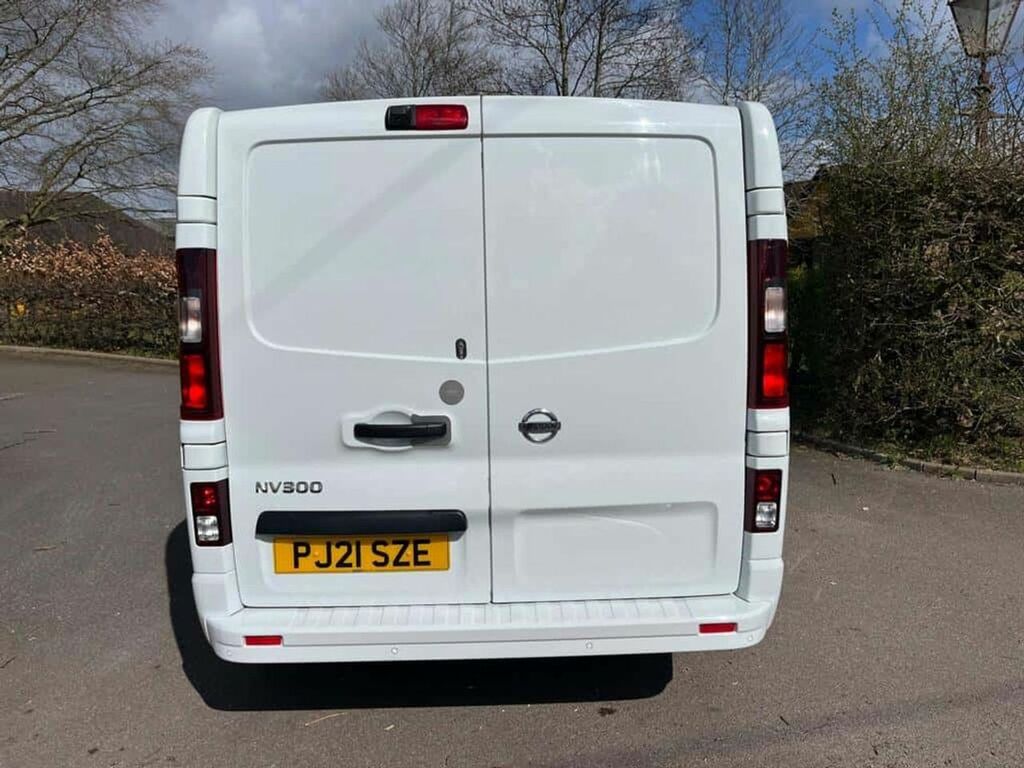 Nissan NV300 Mpv White #6