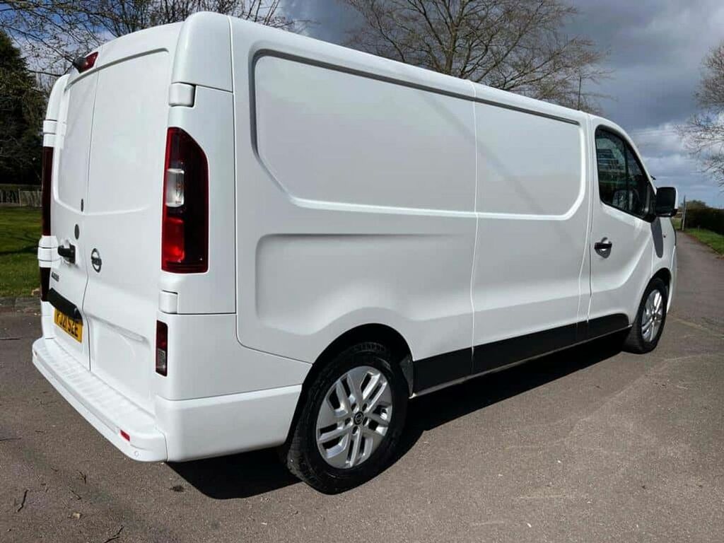 Nissan NV300 Mpv White #5