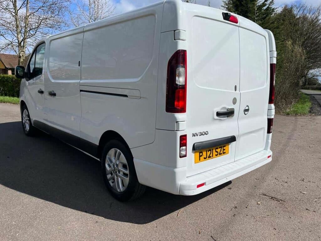 Nissan NV300 Mpv White #4