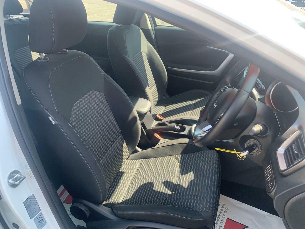 Kia Ceed 1.6 Crdi Mhev 2 Nav Sportswagon Euro 6 S S White #6