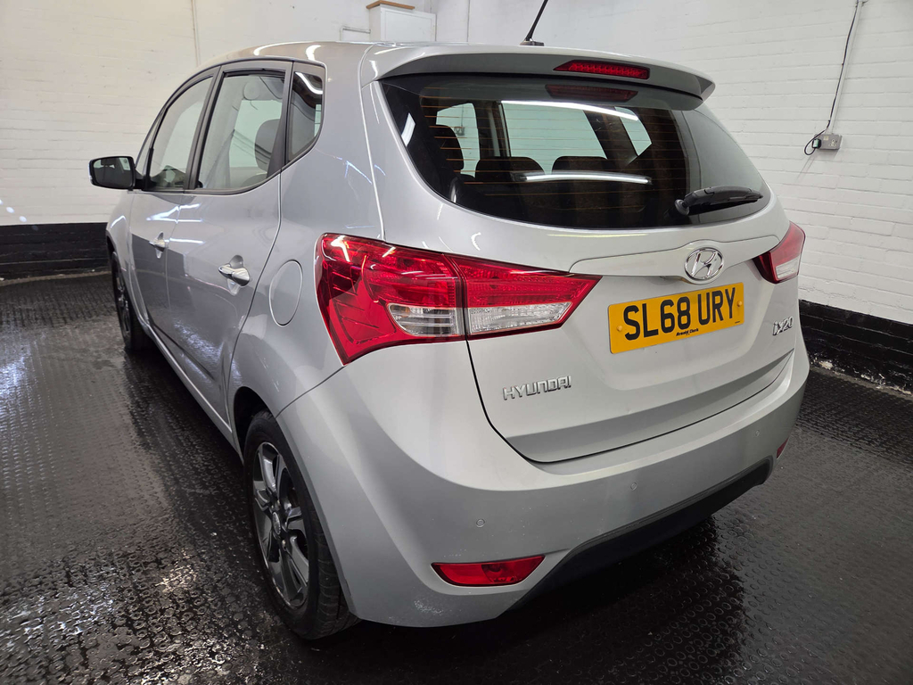 Hyundai Ix20 Se Mpi Silver #4
