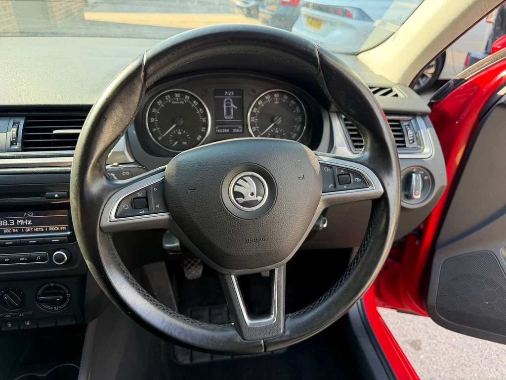 Skoda Rapid Spaceback Spaceback Se Tech Tsi White #23