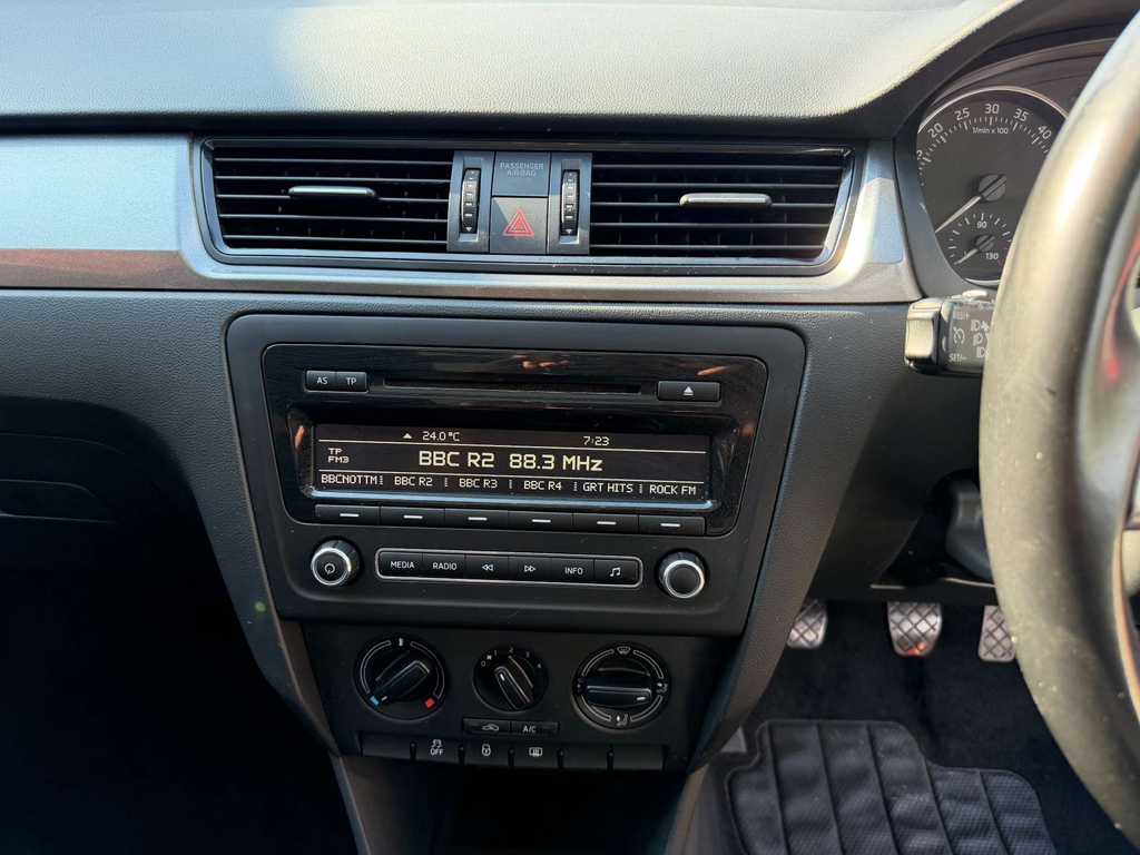 Skoda Rapid Spaceback Spaceback Se Tech Tsi White #25