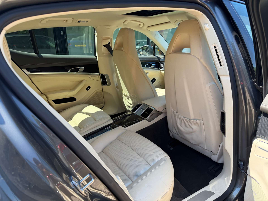 Porsche Panamera Hatchback 3.0D Grey #24