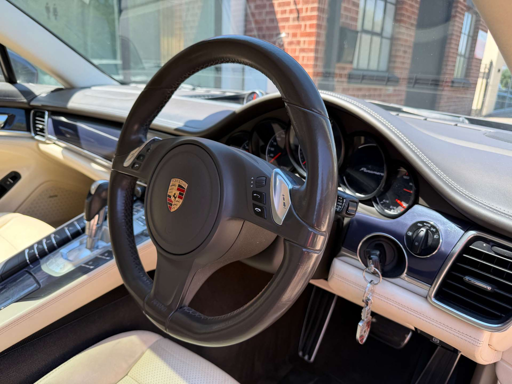 Porsche Panamera Hatchback 3.0D Grey #23