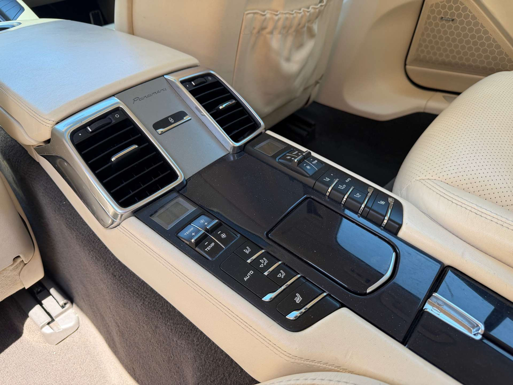 Porsche Panamera Hatchback 3.0D Grey #25