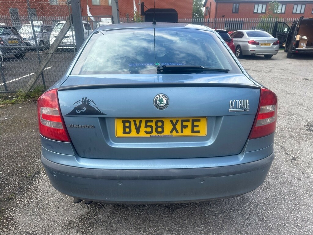 Skoda Octavia Tdi Ambiente Estate Beige #5
