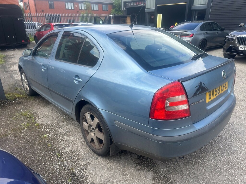 Skoda Octavia Tdi Ambiente Estate Beige #4