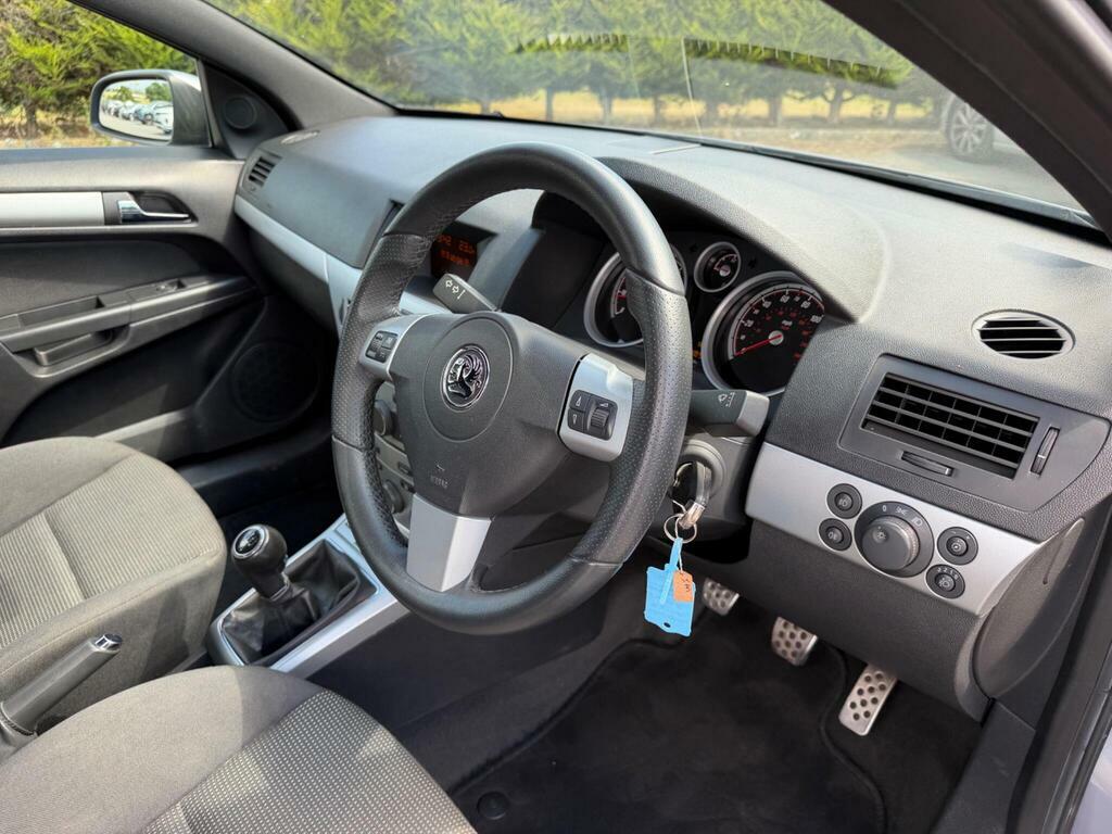 Vauxhall Astra Hatchback Black #13