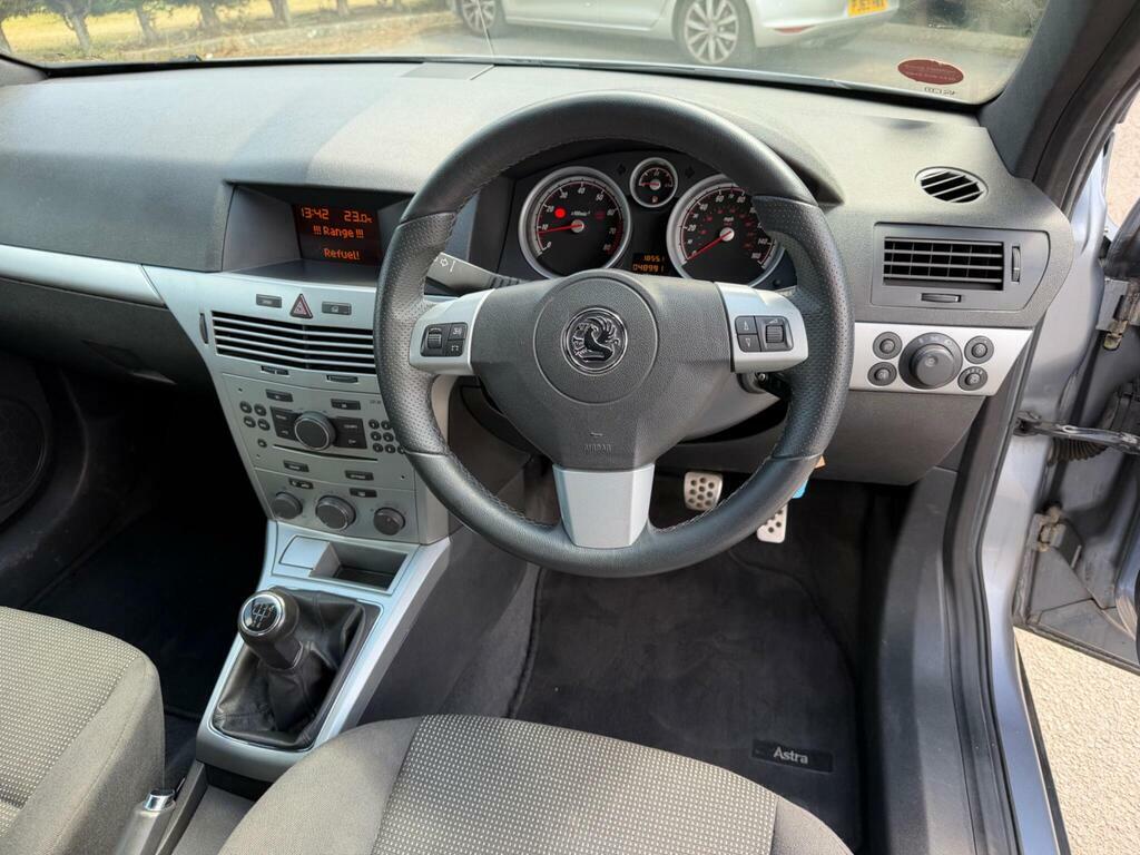 Vauxhall Astra Hatchback Black #30
