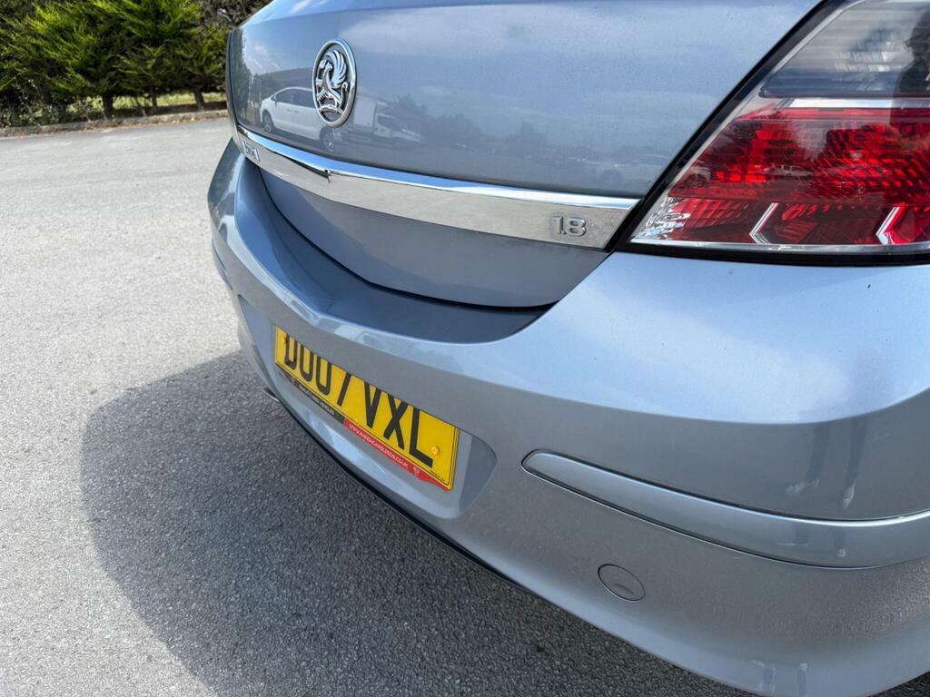 Vauxhall Astra Hatchback Black #32