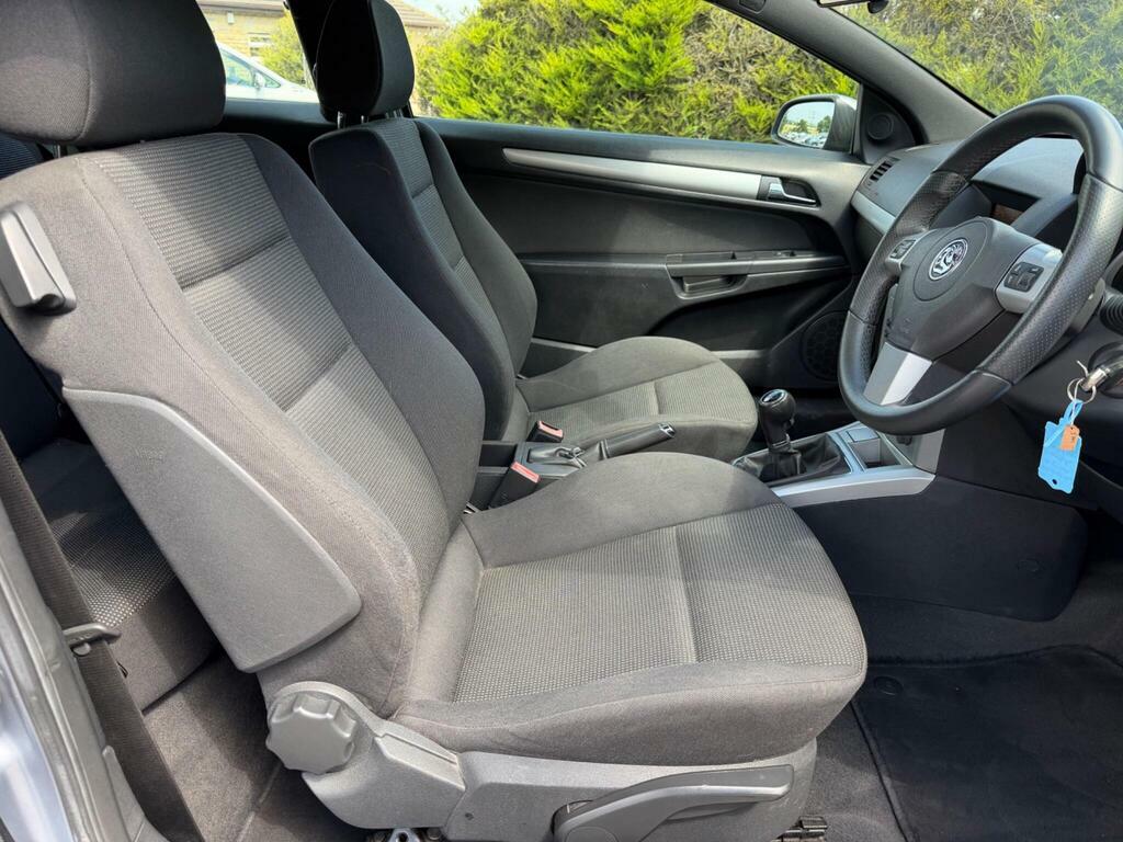 Vauxhall Astra Hatchback Black #16