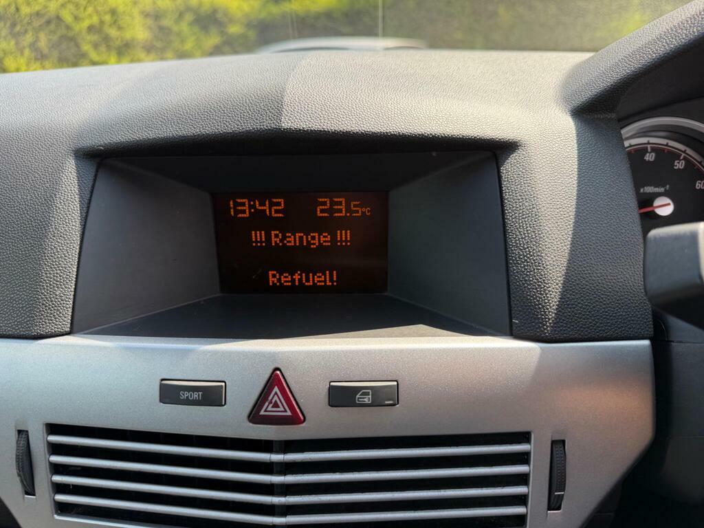 Vauxhall Astra Hatchback Black #26