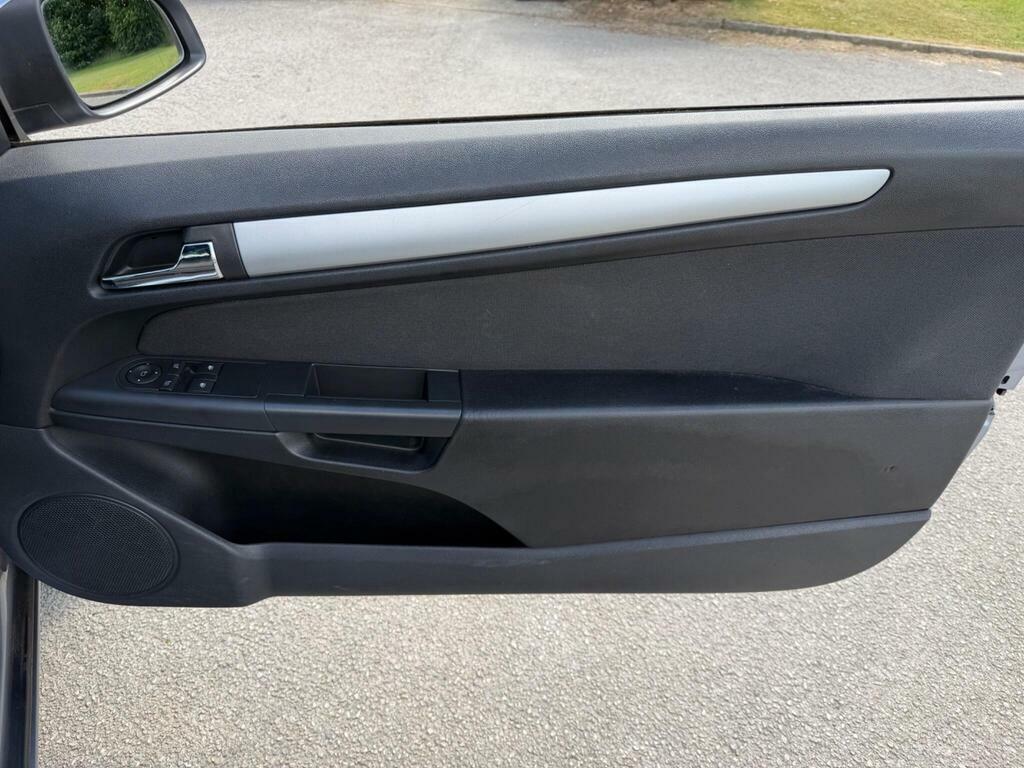 Vauxhall Astra Hatchback Black #24