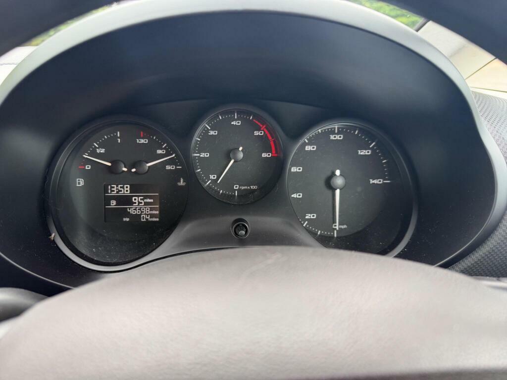 Seat Leon 1.6 Leon Se Cr Tdi Ecomotive - 2011 11 Red #31