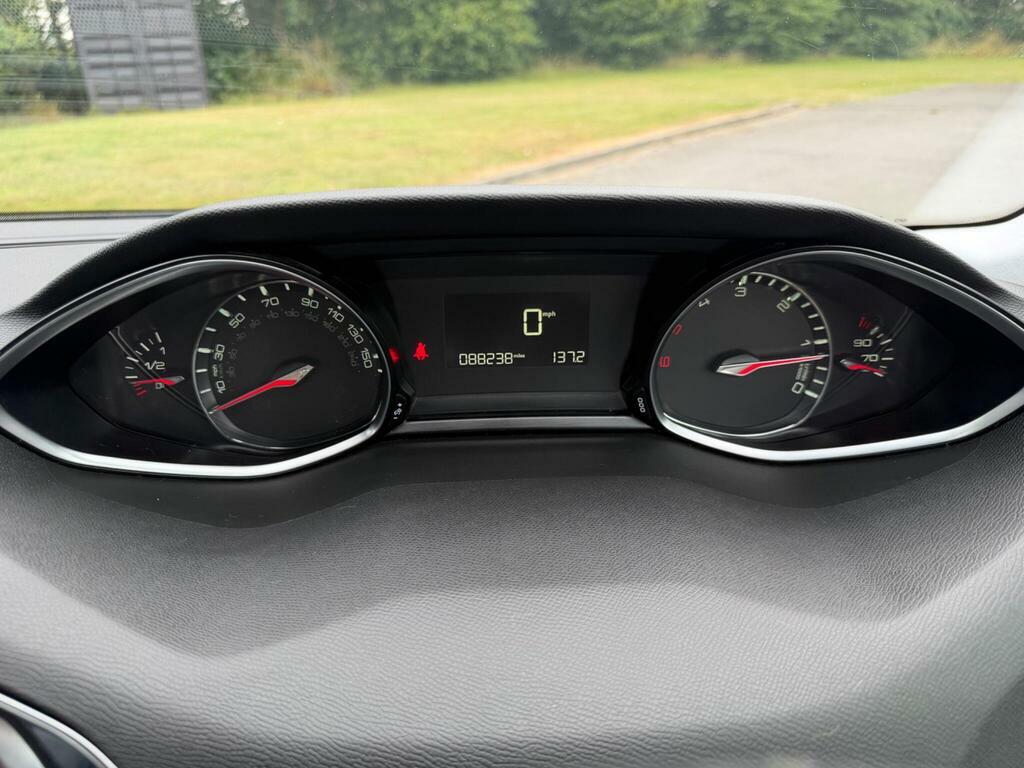 Peugeot 308 1.6 Hdi Active Hatchback Euro 5 White #31