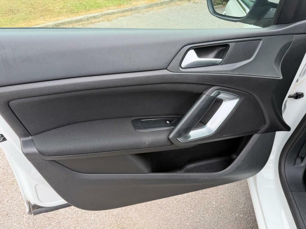 Peugeot 308 1.6 Hdi Active Hatchback Euro 5 White #28