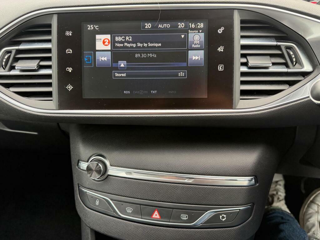 Peugeot 308 1.6 Hdi Active Hatchback Euro 5 White #29