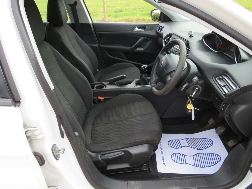 Peugeot 308 1.6 B Lue Hdi 100 Access YJ17EFY White #6
