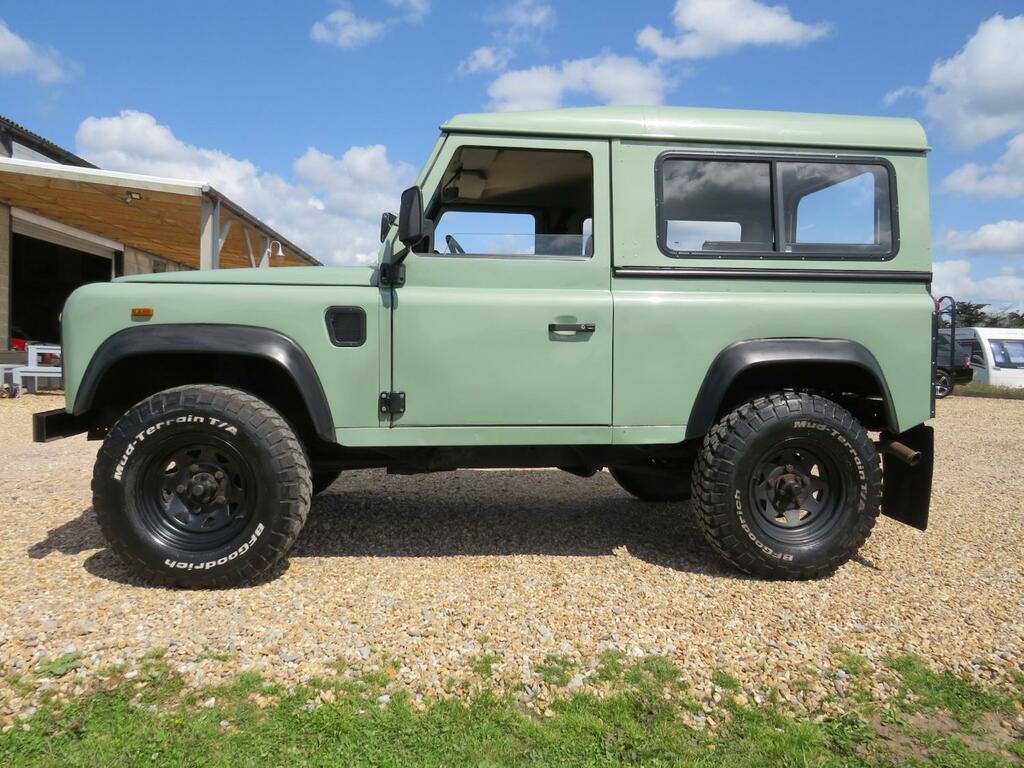 Land Rover Defender 90 Reduced To Clear E187NUJ Green