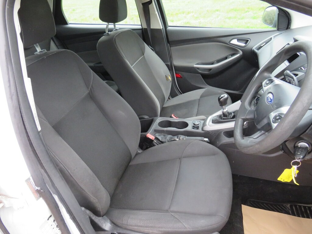 Ford Focus 1.6 Tdci 115 Edge Estate AU15ACV White #4