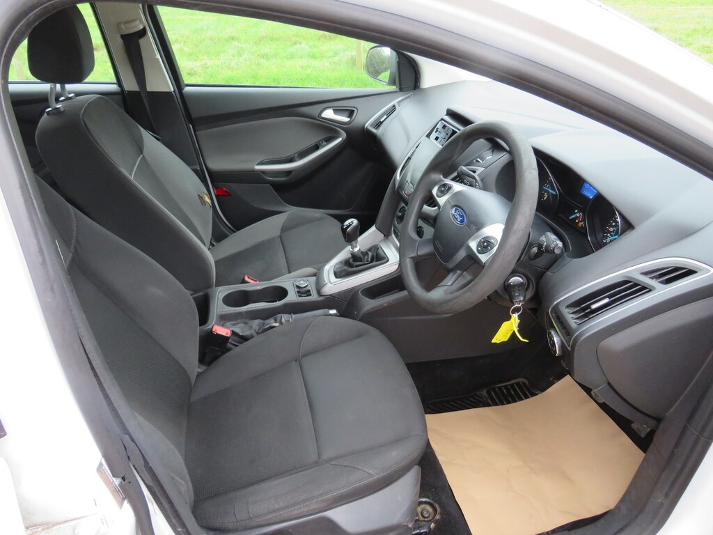 Ford Focus 1.6 Tdci 115 Edge Estate AU15ACV White #3