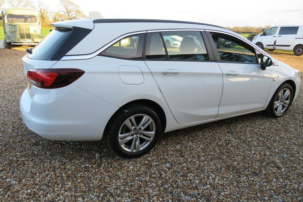 Vauxhall Astra Estate KX68DVC White #2