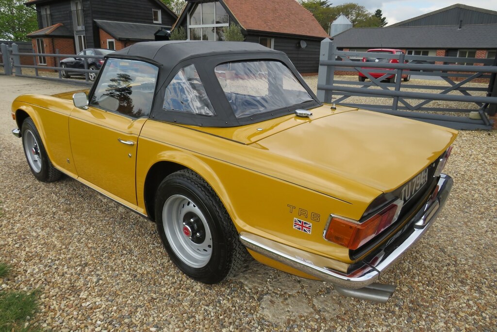 Triumph TR6 With Overdrive Yellow #5