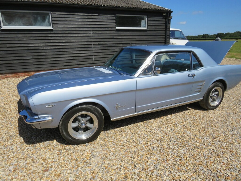Ford Mustang V8 Auto Silver