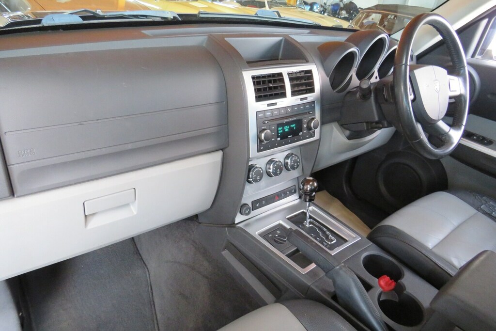 Dodge Nitro Sxt Td Red #28