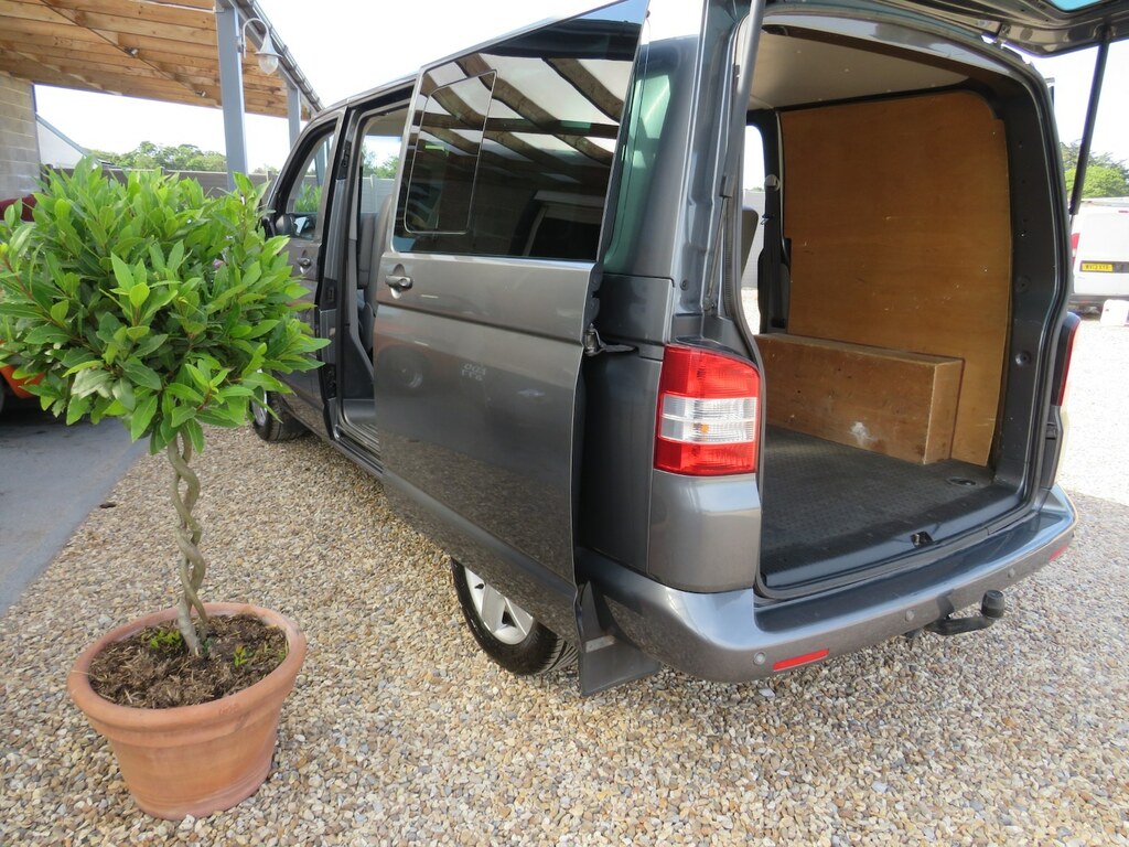 Volkswagen Transporter 2.0 Tdi 140Ps Kombi Van Grey #4