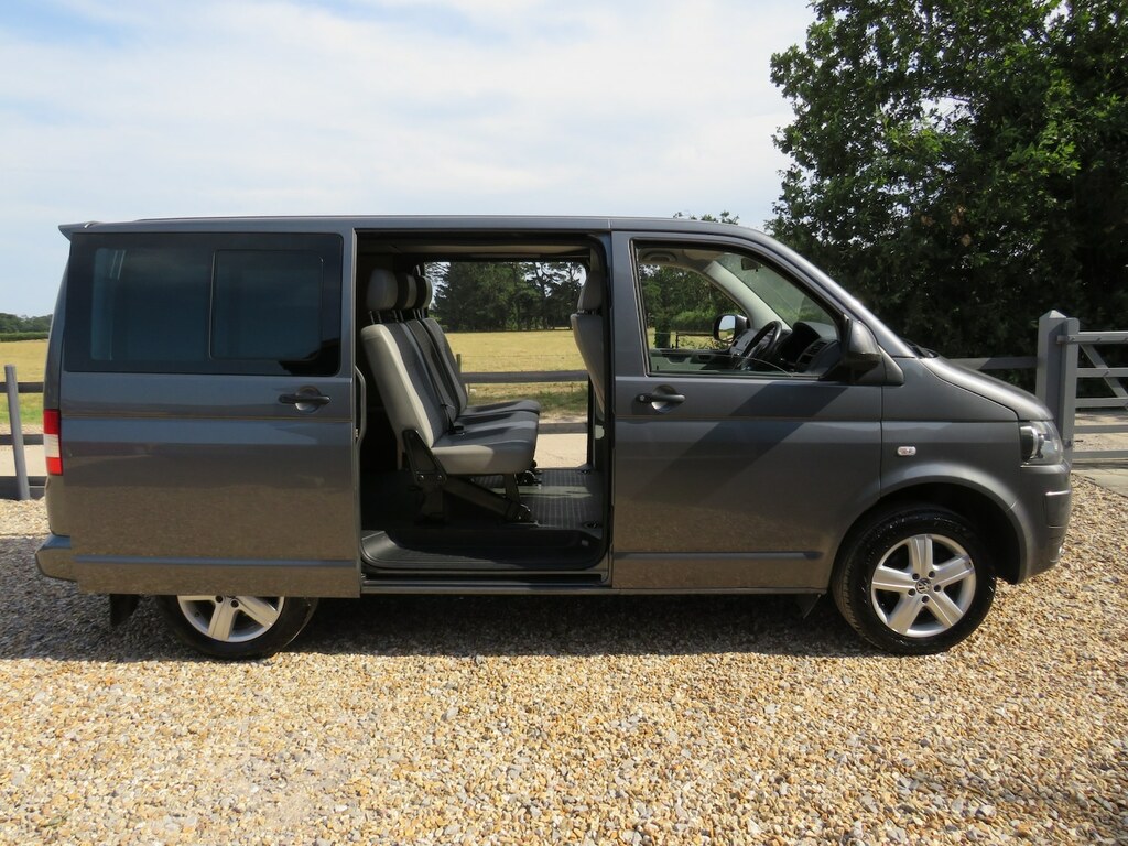 Volkswagen Transporter 2.0 Tdi 140Ps Kombi Van Grey #3