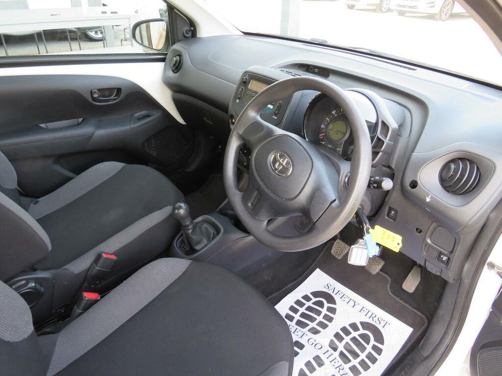 Toyota Aygo 1.0 Vvt-i X White #4