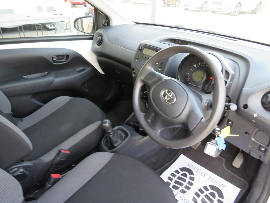 Toyota Aygo 1.0 Vvt-i X White #2
