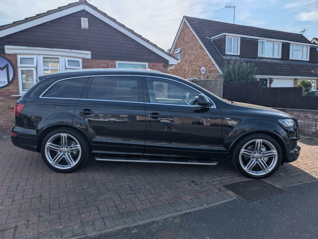 Audi Q7 S Line Plus Black #4