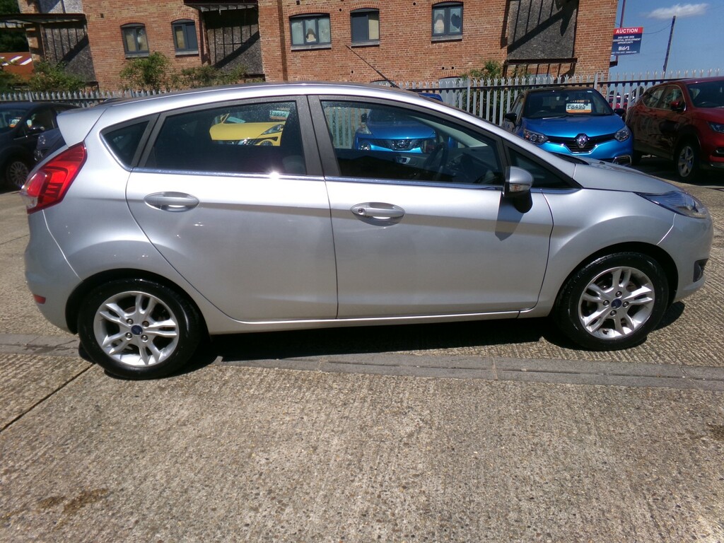 Ford Fiesta Hatchback 1.3 Zetec 2015 BD65VTN Silver #3